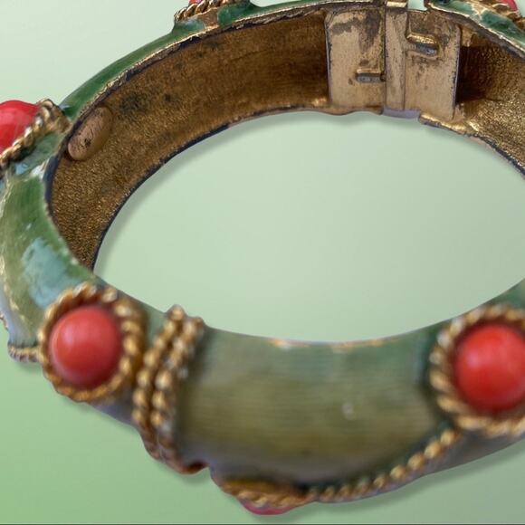 KJL Coral Glass & Green Enamel Mongul Clamper Bracelet c. 1960’s - Picture 3 of 7